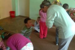 Szamuráj shiatsu az óvodában Zentán Mészáros Magdolna segítségével